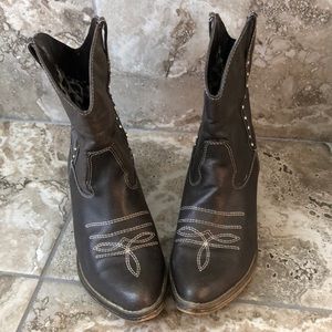 Brown leather cowboy boots size 8 😍